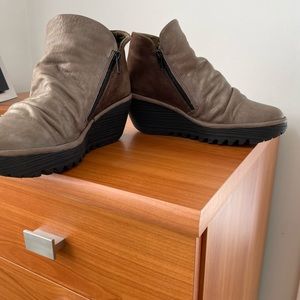 Super cool, super Comfortable Fly London boots